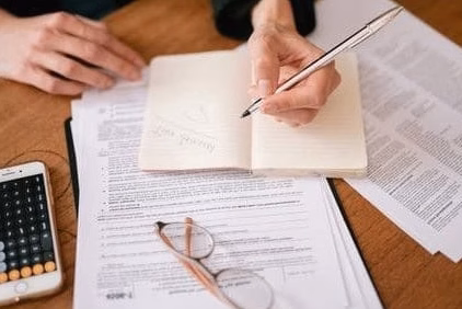 Comment rédiger contrat commercial : guide détaillé 2026